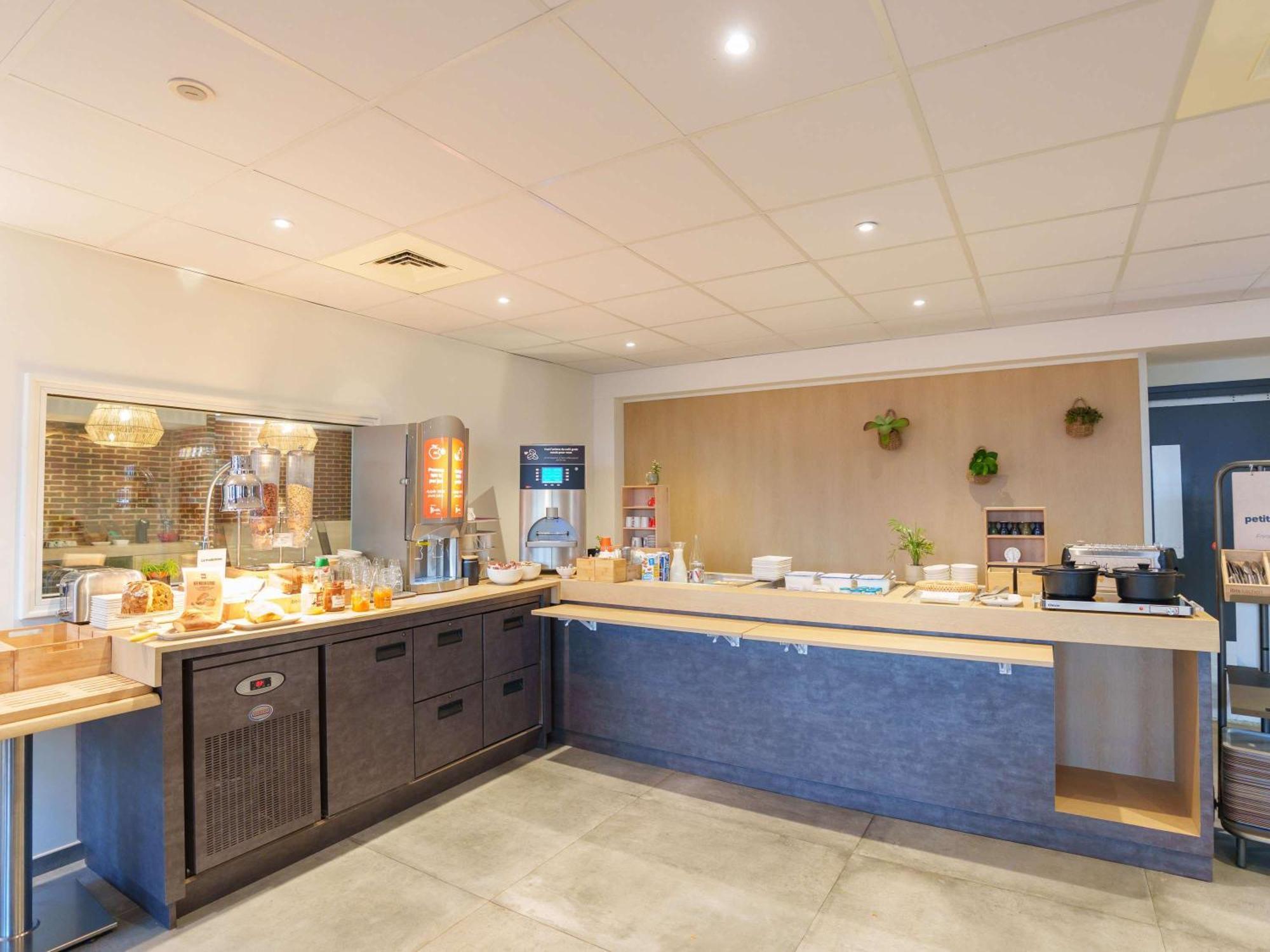 Ibis Laon Hotel Bagian luar foto