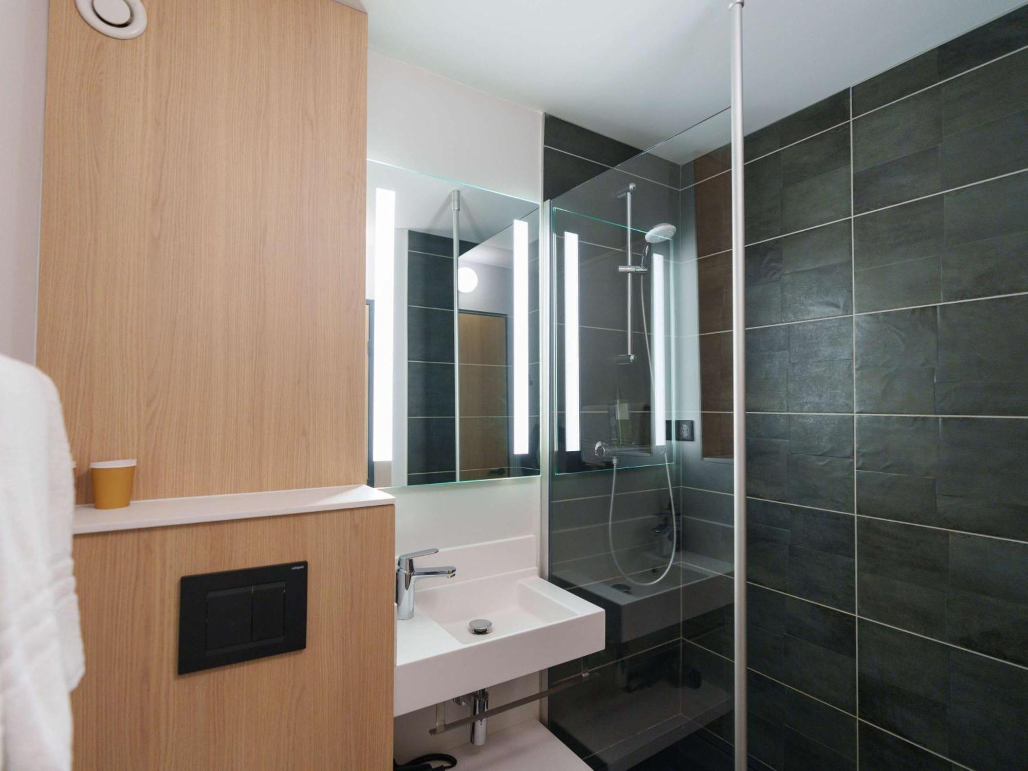 Ibis Laon Hotel Bagian luar foto