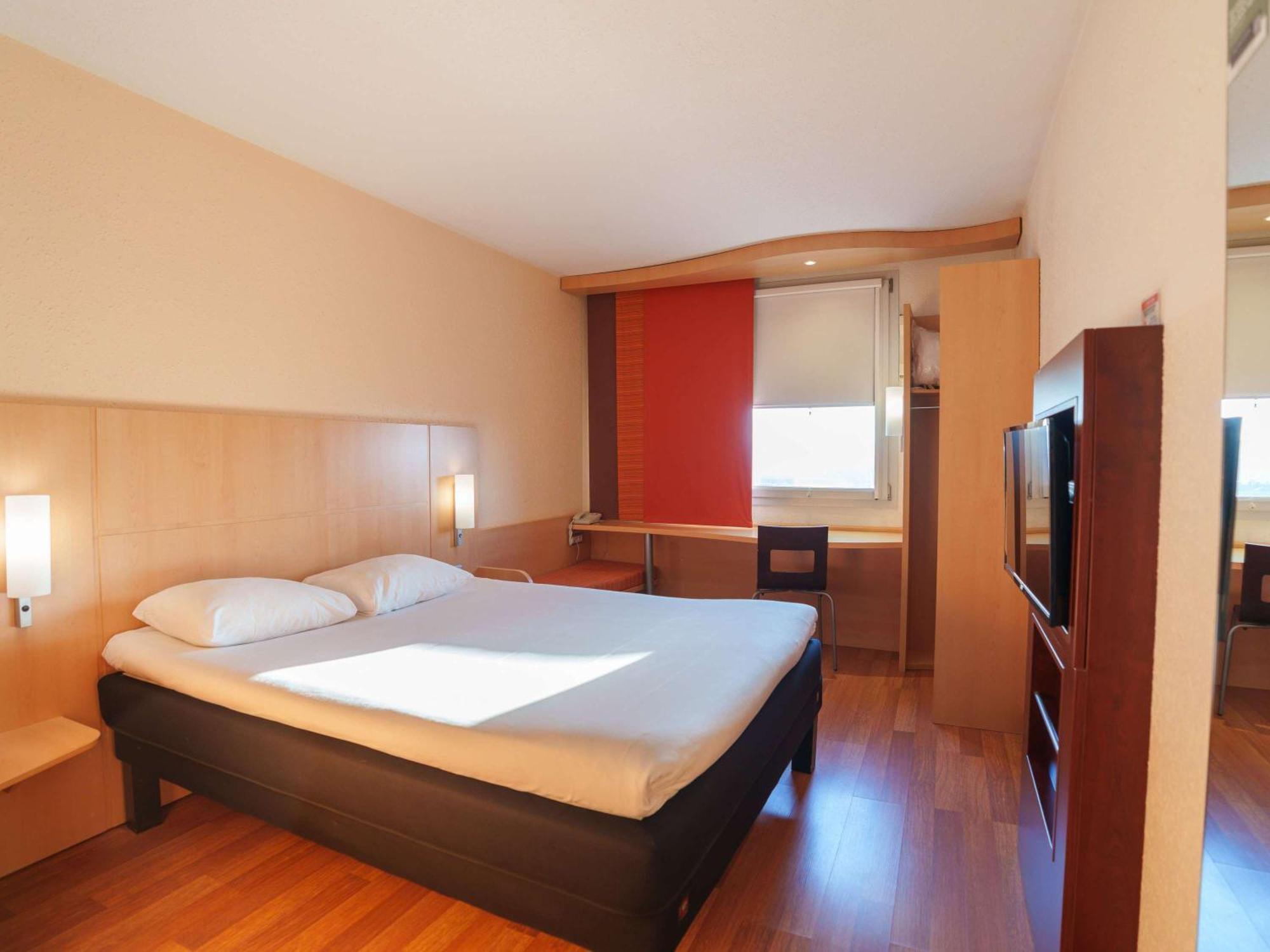 Ibis Laon Hotel Bagian luar foto